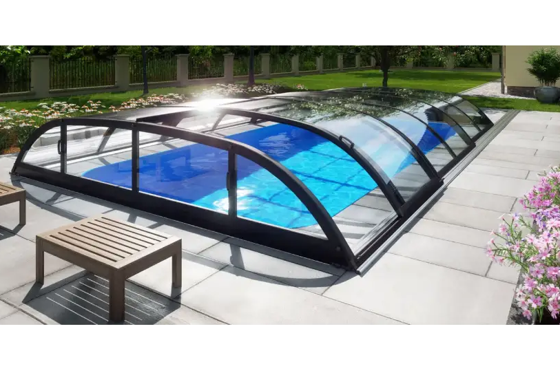 Pooltak Dallas 3x6 i klarplast över blå pool